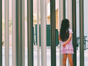 Crianças desacompanhadas no condomínio